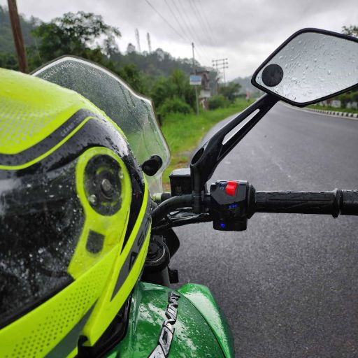 A moment of calm at a road somewhere.